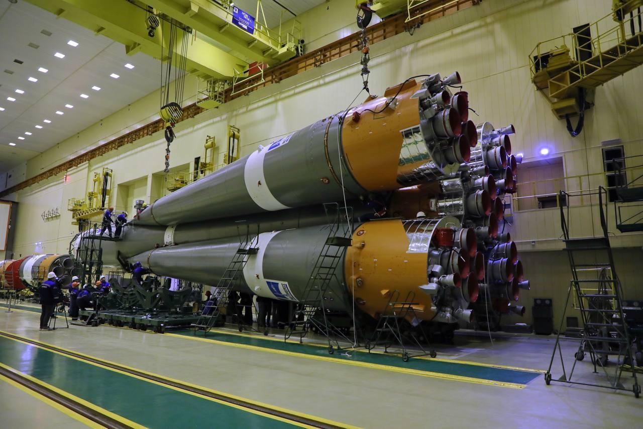 На Байконуре собрали «пакет» ракеты-носителя для запуска корабля «Союз МС