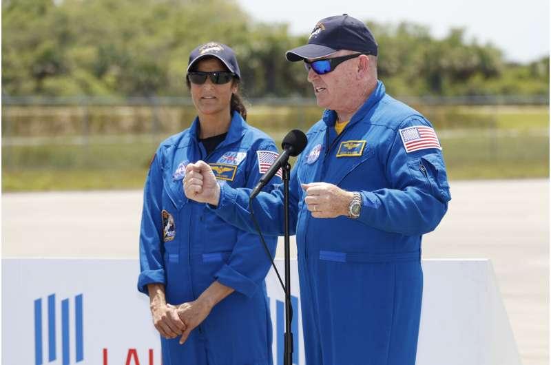Астронавты НАСА прибыли для первого пилотируемого полета Boeing в космос