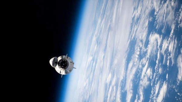 SpaceX вынуждена переместить капсулу Dragon у МКС и освободить место для Boeing Starliner