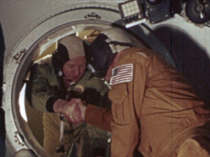 Встреча над Эльбой: как это было. 50 лет назад советский "Союз" впервые состыковался с американским "Аполлоном"