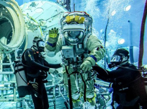 Роскосмос провел тренировку с новой схемой страховки для работы за бортом МКС