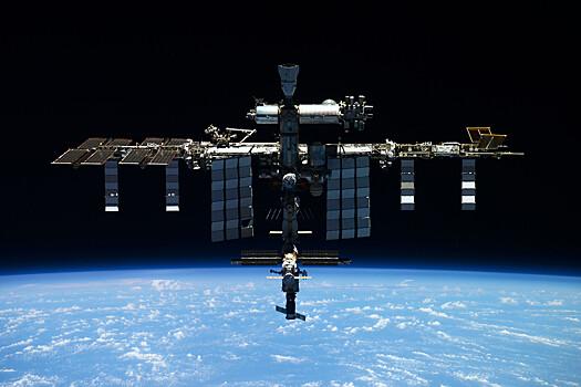 Российские космонавты на МКС провели тренировку в скафандрах «Орлан»