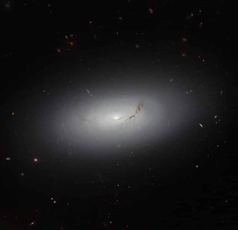 «Хаббл» получил изображение линзовидной галактики NGC 3156