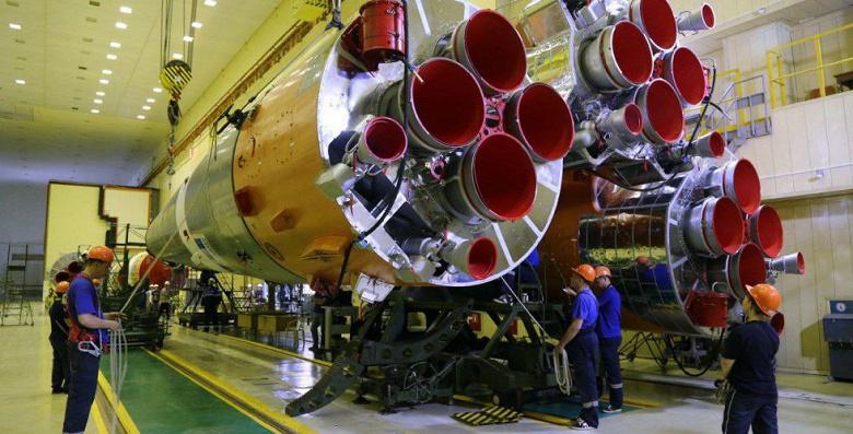 На Байконуре собрали «пакет» ракеты-носителя «Союз-2.1а»