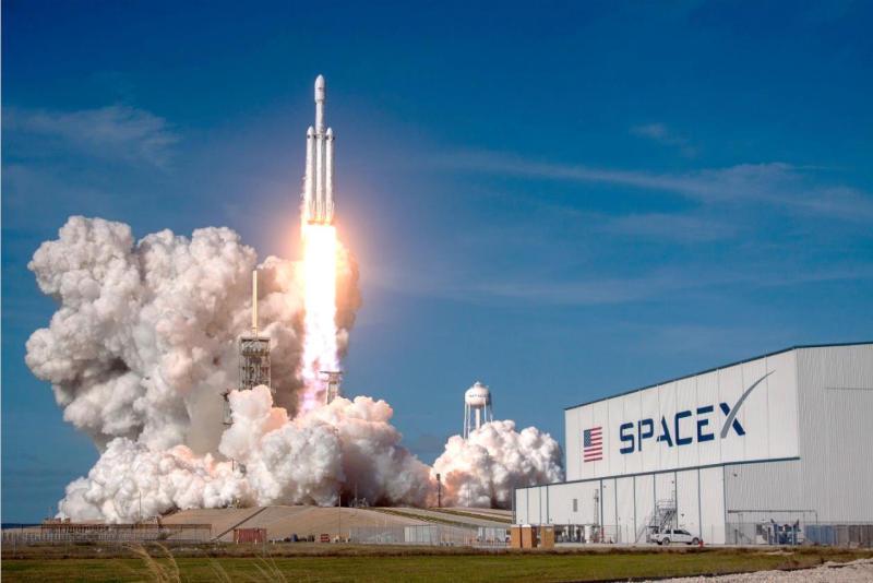 SpaceX доставит на орбиту почти 200 интернет-спутников конкурента —канадской Telesat