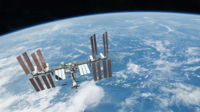 Экипажу МКС пришлось укрыться в спускаемых кораблях из-за угрозы столкновения с фрагментами нерабочего российского спутника «Ресурс-П»