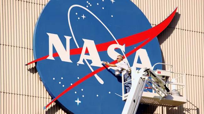 НАСА от имени NOAA (Национальное управление океанических и атмосферных исследований) заключило с Юго-западным научно-исследовательским институтом Сан-Антонио заказ на поставку космического корабля QuickSounder в рамках контракта Rapid Spacecraft Acquisition IV (Rapid-IV).