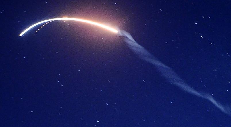 Пылающий шар пронзил небо: Китайский модуль пилотируемой миссии «Шэньчжоу-15» рухнул в Калифорнии — что с космонавтами