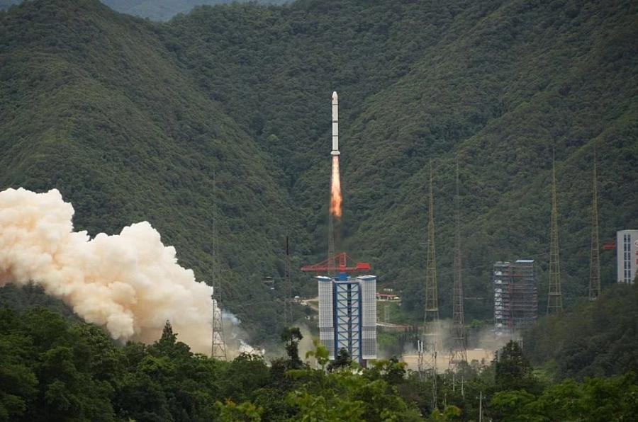 Китай запустил на орбиту созданный вместе с Францией спутник-телескоп