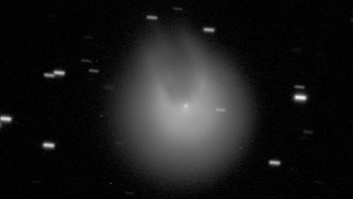 Ядро — 20 км в диаметре: когда «дьявольская» комета пролетит мимо Земли и чего от нее ждать?