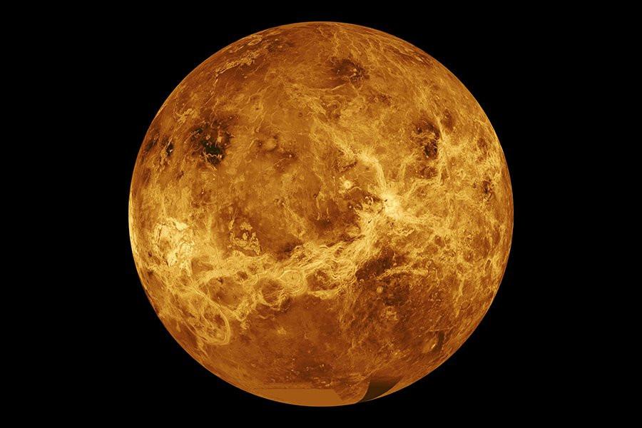 Вспышки света от Венеры могут быть метеорами, а не молниями