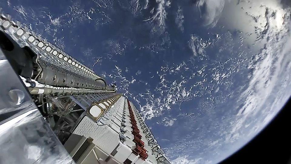 Американская компания SpaceX успешно вывела на орбиту 22 спутника Starlink