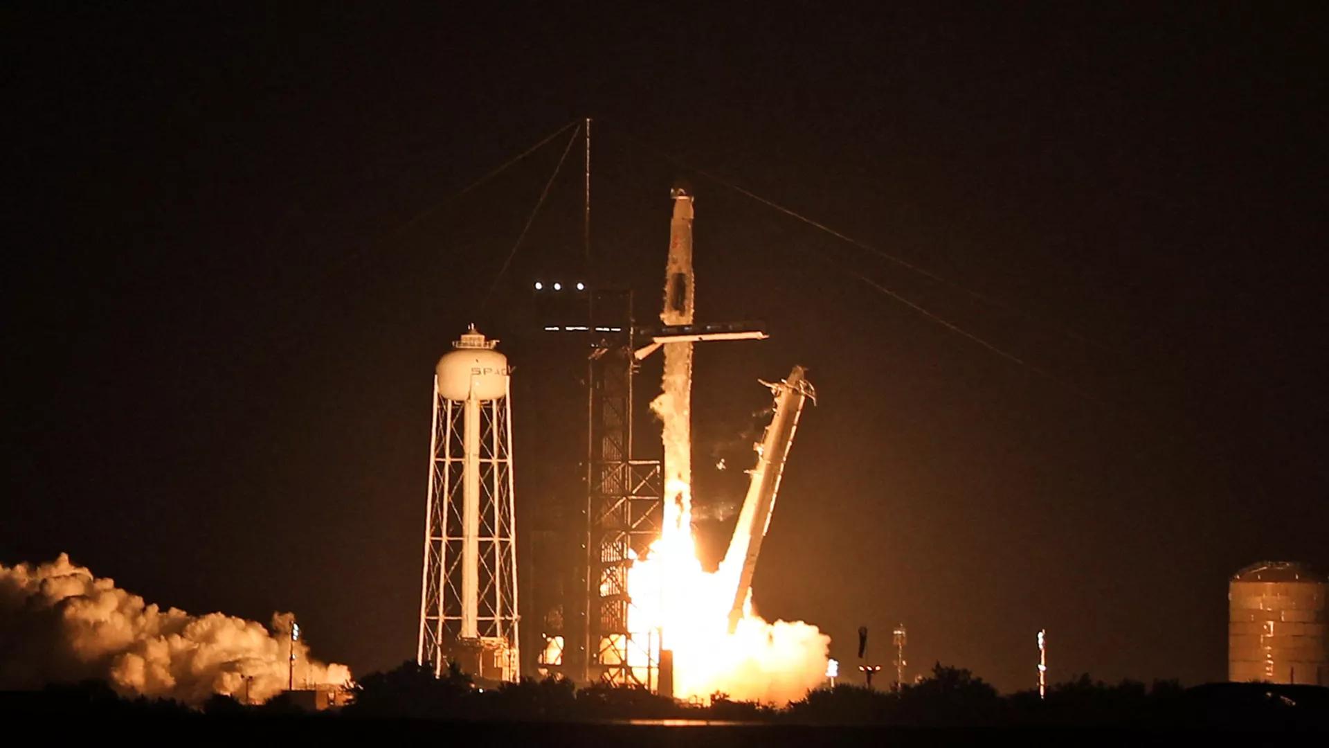 SpaceX отправила в космос 13 американских военных спутников